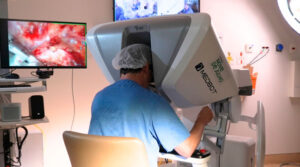 Primeira telecirurgia robótica da América Latina une hospitais a mais de mil quilômetros de distância